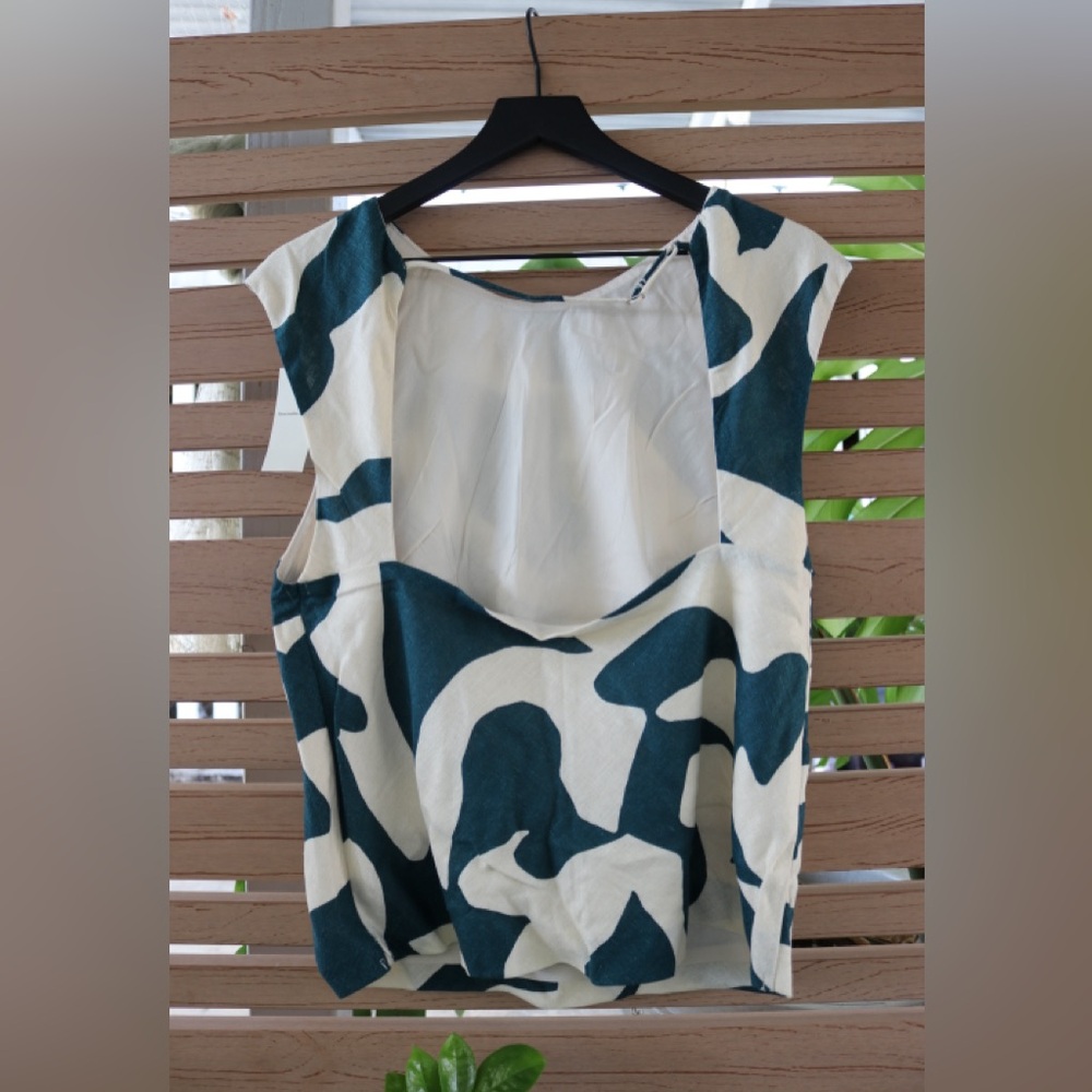 Abercrombie & Fitch Abstract Patterned Sleeveless Top - NWT - Picture 2 of 3